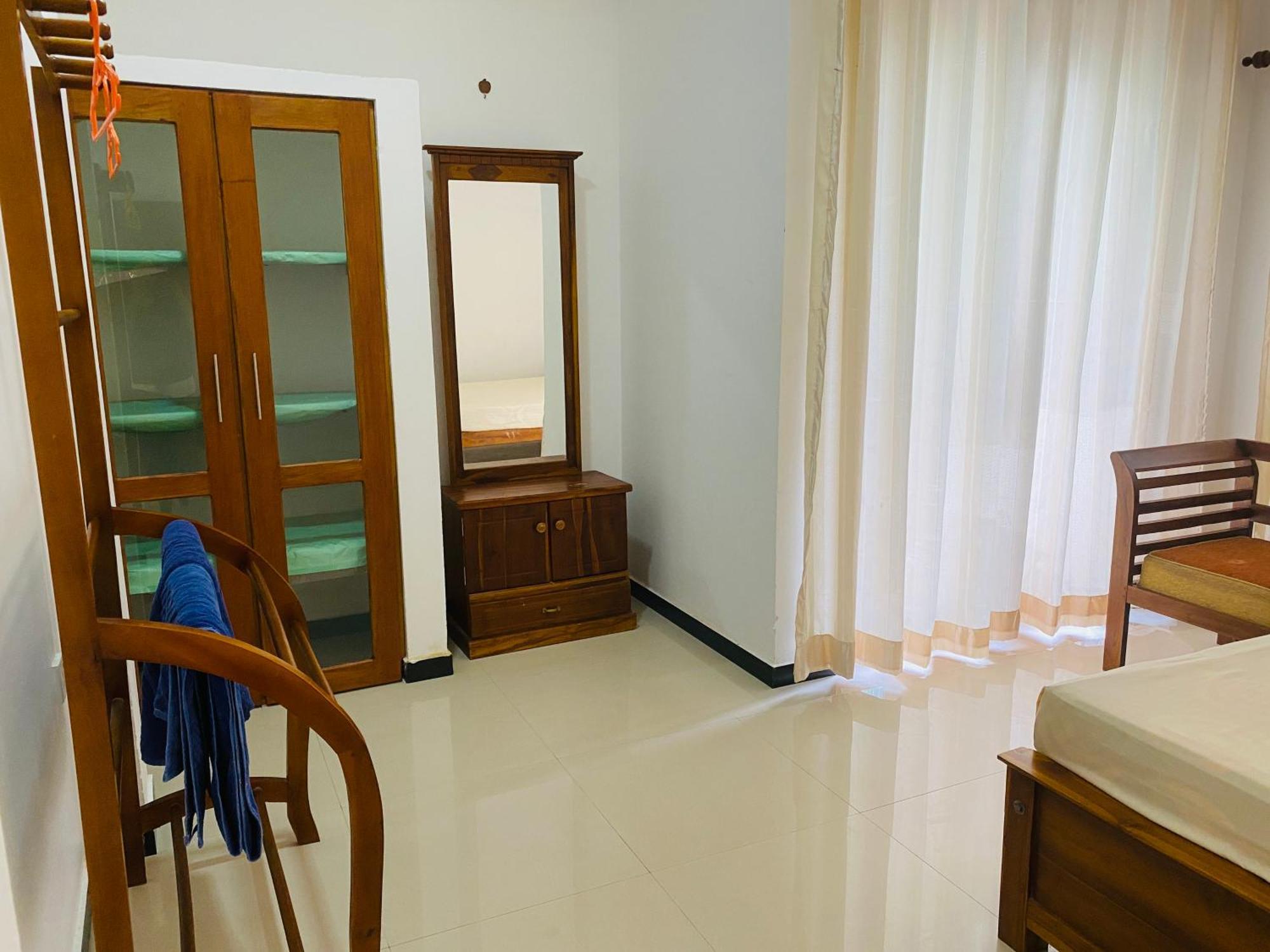 Navora Hotel Hikkaduwa Room photo